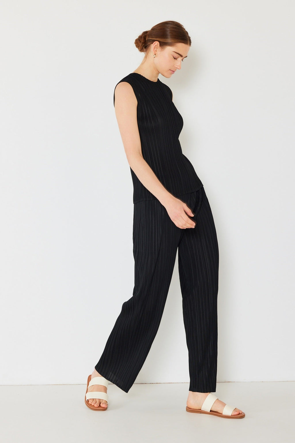 Pleated classic straight long pants - P01BS_Black